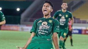 surabaya/Marselino-Ferdinan-saat-merayakan-golnya-bersama-Persebaya-Surabaya.jpg