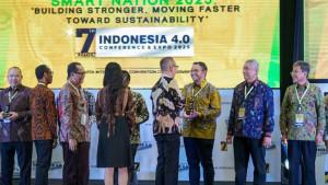 Mendag-beri-penghargaan-Semen-Gresik.jpg