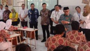 Mendiknas-tinjau-SR-di-Lamongan.jpg