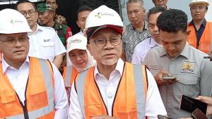 Menko-Pangan-Zulkifli-Hasan-meninjau-Gudang-Pupuk-di-Jombang-Jatim.jpg