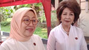 Metty-Herindra-mengapresiasi-kreativitas-para-pengrajin-batik.jpg