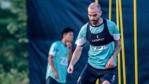 Milos-Raickovic-saat-mengikuti-latihan-bersama-Persebaya-Surabaya-Berita-HAri-ini.jpg