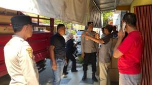 OLAH-TKP-Kapolsek-Lamongan-Kota-Kompol-M-Fadelan-bersama-anggota.jpg