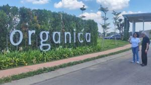 ORGANICA-Lodewyk-Wattimena-Direktur-Utama-Royal-Residence-bersama-Dina.jpg