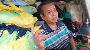 PELARANGAN-IMPOR-PAKAIAN-BEKAS-Muhammad-Romli-60-pedagang-Thrifting-d.jpg