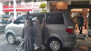 PELECEHAN-Nenek-SR-usai-menjalani-pemeriksaan-di-Mapolres-Jember-Jawa.jpg