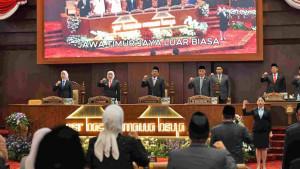 PENGESAHAN-Suasana-Rapat-Paripurna-DPRD-Jatim-Senin-610.jpg
