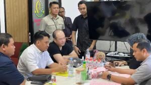 PENGGELAPAN-PAJAK-Penyerahan-tersangka-kasus-rekayasa-laporan-pajak-perusa.jpg