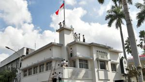 PEROBEKAN-BENDERA-Suasana-teatrikal-Perobekan-Bendera-Belanda-di-Hotel-Yam.jpg