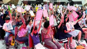Para-peserta-kompetisi-mengeja-bahasa-Inggris-yang-digelar-English-1-Surabaya.jpg