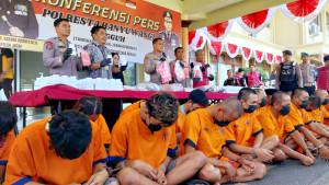 Para-tersangka-pengedar-narkoba-dan-okerbaya-di-Banyuwangi-Jatim.jpg