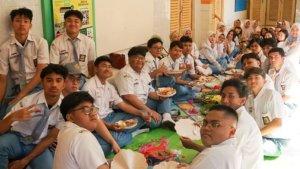Patuhi-Larangan-Wisuda-SMASMK-di-Jatim-Ini-Cara-Sederhana-SMAN-2-Surabaya-Rayakan-Kelulusan-Siswa.jpg