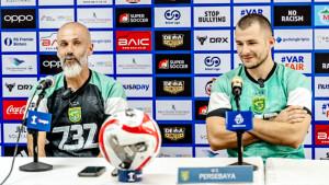 Pelatih-Persebaya-Eduardo-Perez-dan-Mihailo-Perovic.jpg