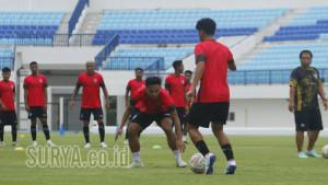 Pelatih-Persela-Lamongan-Aji-Santoso-memastikan-akan-mereparasi.jpg