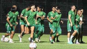 Pemain-Persebaya-berlatih-di-Stadion-Gelora-10-Nopember.jpg