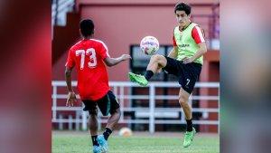 Pemain-Persebaya-menjalani-latihan-di-Lapangan-Thor-Surabaya-19112024.jpg