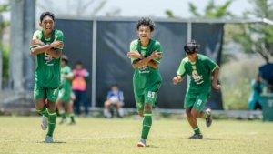 Persebaya-Surabaya-Jay-Amaru-melakukan-selebrasi-usai-mencetak-gol-ke-gawang-Madura-United-U18.jpg