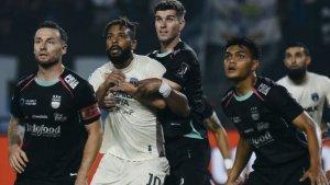 Persib-Bandung-di-laga-melawan-Persita-Tangerang-di-Liga-1.jpg