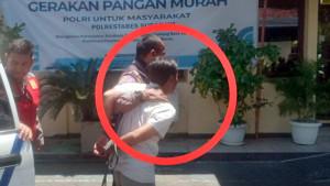 Pria-Sukolilo-Surabaya-Diikat-Warga-Karena-Diduga-Lecehkan-Sejumlah-Anak-anak.jpg