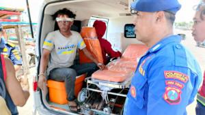 Proses-evakuasi-korban-kapal-ikan-yang-terbakar-di-Samudera-Hindia.jpg
