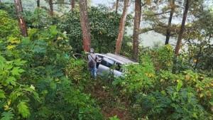 REM-BLONG-Kondisi-mobil-Toyota-Avanza-L-1737-ZT-berpenumpang.jpg