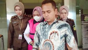 Renny-Budi-Kristanti-tersangka-kasus-korupsi-SKTM-RSUD-dr-Iskak-Tulungagung-Jatim-1092025.jpg