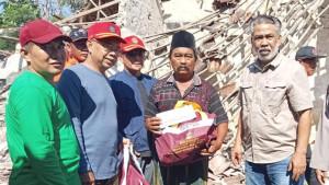 SALURKAN-BANTUAN-Kepala-DPMD-Sumenep-dan-Tim-Baznas-Pemkab-Sumen.jpg
