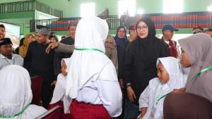 SEKOLAH-RAKYAT-Bupati-Banyuwangi-Ipuk-Fiestiandani-berkunjung-ke-S.jpg