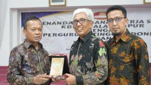SEMAKIN-MENDUNIA-Rektor-Universitas-Trunojoyo-Madura.jpg
