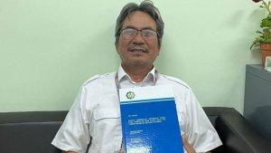 SOSOK-Irfan-Eko-Sandjaja-Bapak-bapak-Usia-58-Tahun-yang-Jadi-Wisudawan-Tertua-di-ITS-Surabaya.jpg