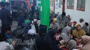 Sebagian-besar-keluarga-korban-menempati-Kampus-Al-Khoziny.jpg