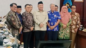 Sekda-Surabaya-Lilik-Arijanto-menerima-kunjungan-Komisi-X-DPR-RI.jpg