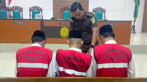 Sidang-Kasus-Pembunuhan-Siswi-SMA-Jombang-Tiga-Terdakwa-Dituntut-Penjara-Seumur-Hidup.jpg