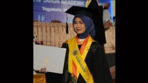 Sosok-Agnes-yang-Rela-Resign-Kerja-Demi-Kuliah-S2-di-UGM-Kini-Lulus-Cumlaude-dan-Punya-Bisnis.jpg