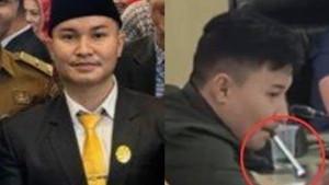 Sosok-Fadhal-Rahmat-Anggota-DPRD-Viral-Ngevape-saat-Rapat-Videonya-Viral.jpg