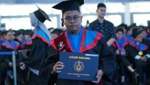 Sosok-Hilmi-Anak-Tukang-Potong-Rambut-Jadi-Wisudawan-Terbaik-ITS-Sempat-Minder-karena-Salah-Jurusan.jpg
