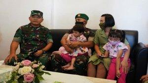 Sosok-Serda-Fredrik-Lumowa-yang-Terharu-Anak-Kembar-Siamnya-Dijenguk-Jenderal-Dudung-Jelang-Operasi.jpg