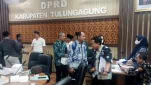 Suasana-selepas-dialog-para-guru-P1-Tulungagung-dengan-Komisi-A-DPRD-Tulungagung-Jatim.jpg