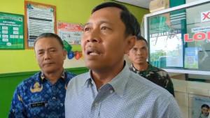 TINJAU-LOKASI-Wakil-Bupati-Ngawi-Dwi-Rianto-Jatmiko-memastikan-penanganan-siswa.jpg