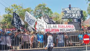 TOLAK-REKLAMASI-SWL-Elemen-masyarakat-yang-tergabung-dalam-Forum-Masyarakat-Ma.jpg