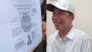 Tak-Cuma-Roy-Suryo-2-Alumni-UGM-Ini-Juga-Gugat-Jokowi-dan-Minta-Lihat-Ijazah-Asli-Endingnya-Kecewa.jpg