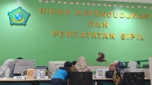 Tidak-ada-lagi-antrean-karena-blangko-KTP-sudah-terpenuhi-bahkan-berlebih.jpg