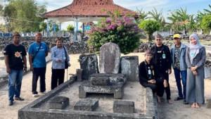 Tim-Ahli-Cagar-Budaya-TACB-Sampang-saat-mengukur-dan-mendata-Situs-Panji-Laras.jpg