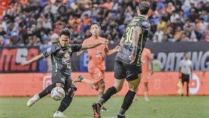 Toni-Firmansyah-saat-memperkuat-Persebaya-Surabaya-di-Liga-1-20232024-s-s.jpg