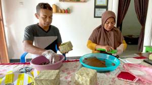 UMKM-Tuban-Jatim-olah-limbah-siwalan-jadi-jajanan.jpg