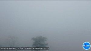 Visual-Gunung-Semeru-masih-terpantau-diselimuti-kabut-Rabu-762023.jpg
