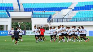 WASPADA-Pemain-Persela-menjalani-official-training-jelang-menjamu-Persipura.jpg