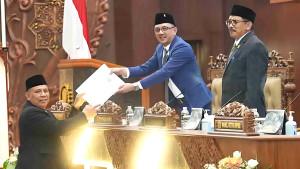 Wakil-Ketua-DPRD-Jatim-Deni-Wicaksono-28102025.jpg