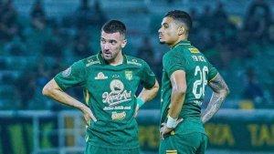 Yan-Victor-dan-Dusan-Stevanovic-saat-memperkuat-Persebaya-Surabaya-dasdas.jpg