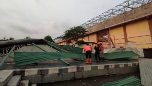 atap-stadion-Blitar-ambruk.jpg